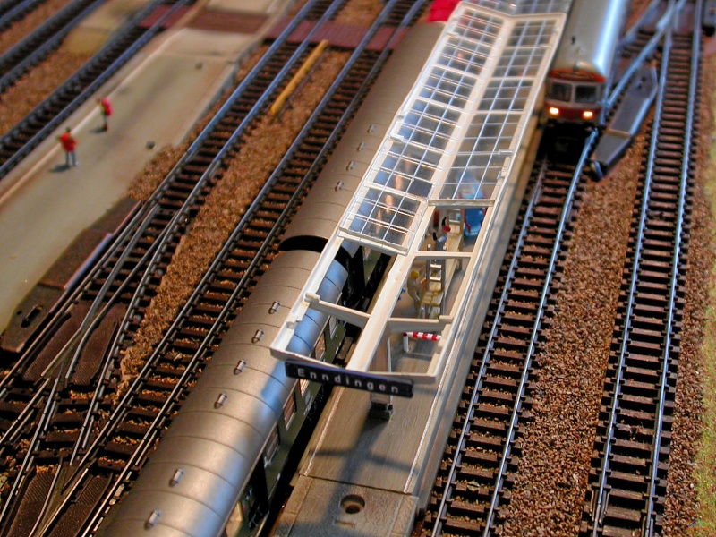 058 Ein neues Glasdach für Gleis 3.JPG - Ein neues Dach für den langen Bahnsteig an den Schnellzuggleisen 2 und 3